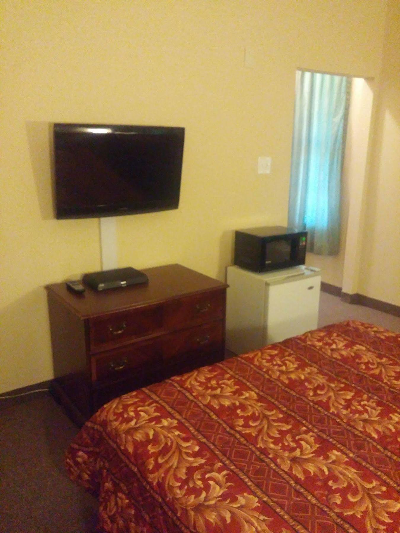 Country Regency Inn & Suites Manvel Екстер'єр фото